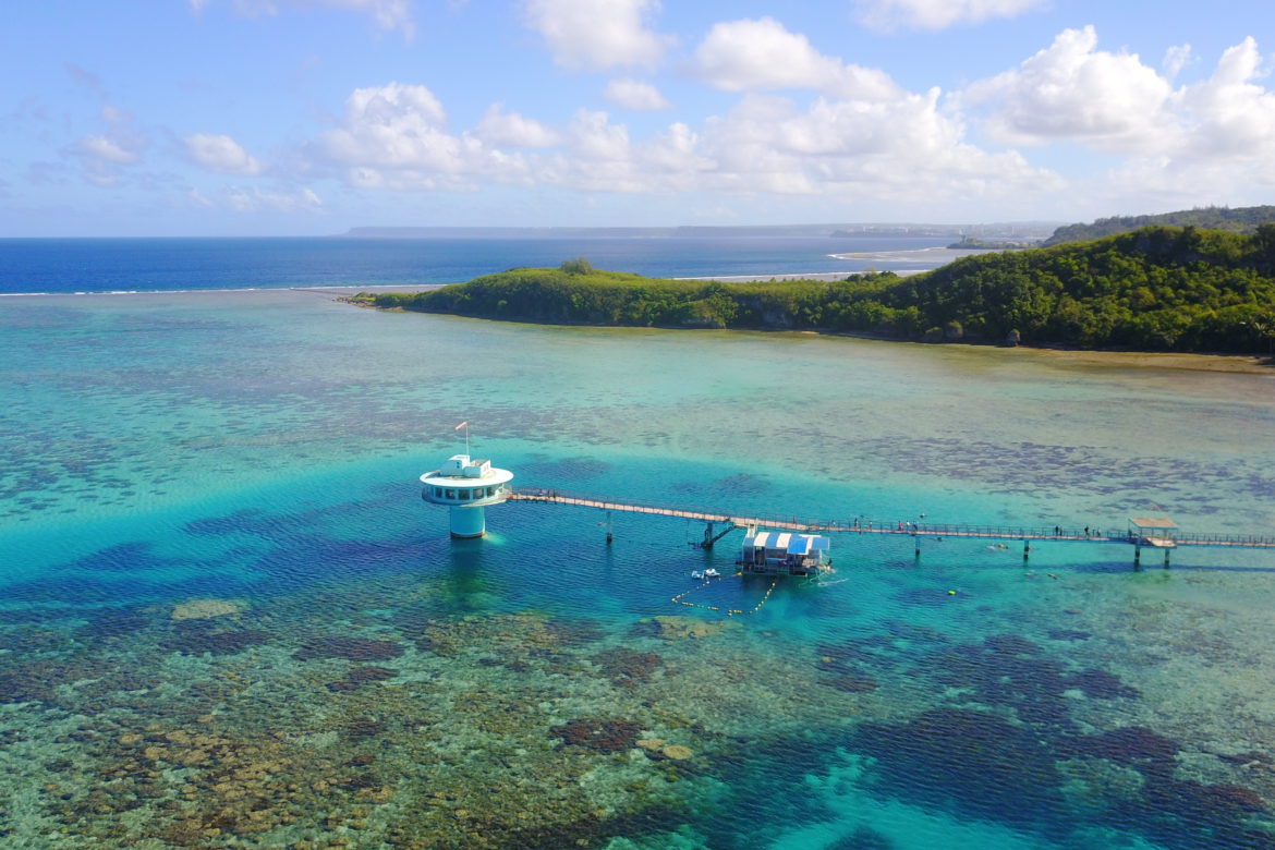 熱帯魚とご対面♪３世代旅行にもぴったり「FISHEYE 海中展望塔」